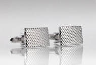 Rectangular Links with Diagonal Grooves