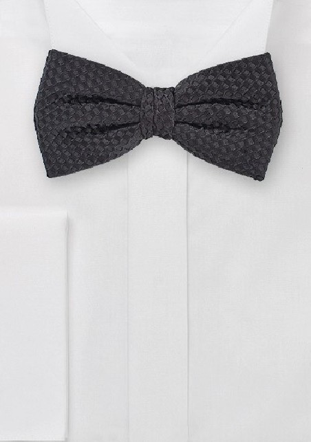 Wide Spread Bow Tie in Solid Black