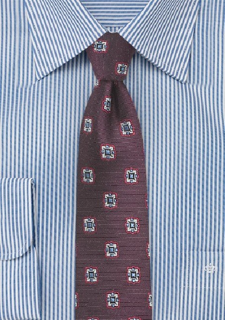 Medallion Skinny Tie in Wine Red