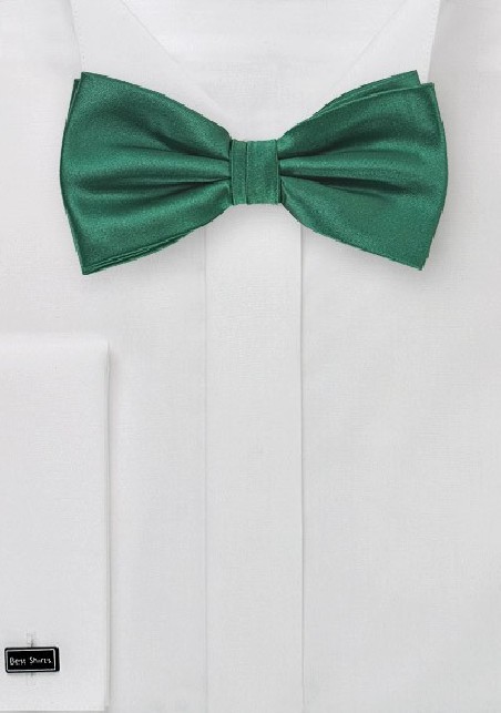 Classic Bow Tie in Hunter Green