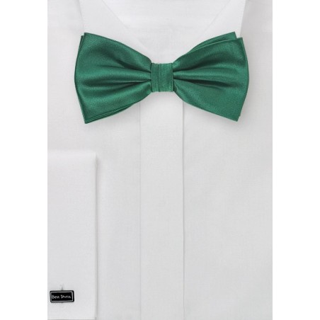 Classic Bow Tie in Hunter Green