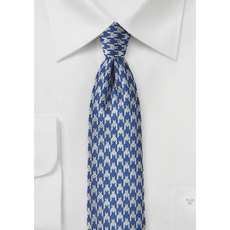 Modern Houndstooth Checks in Bllue