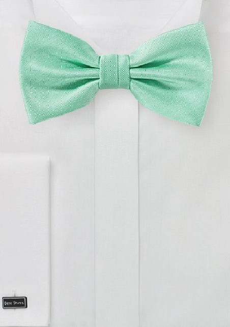 Solid Textured Bow Tie in Fresh Mint