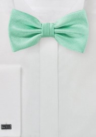Solid Textured Bow Tie in Fresh Mint