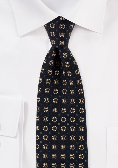 Necktie in Black and Gold