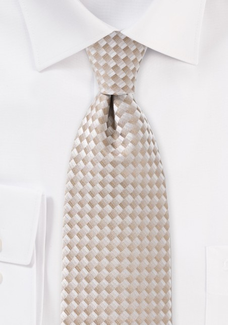 Monochromatic Tie in Champagnes