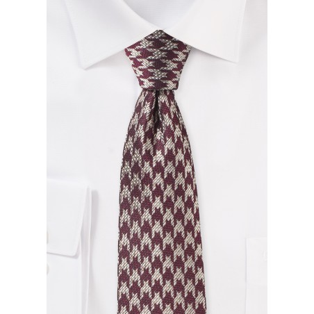 Slim Cut Houndstooth Tie in Burgundy