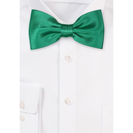Solid Satin Bow Tie in Emerald Green