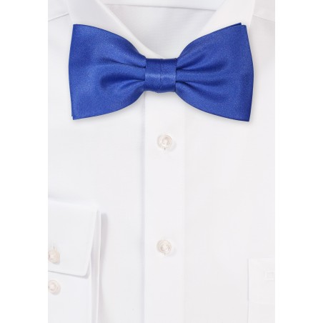 Shiny Bow Tie in Morning Glory Blue