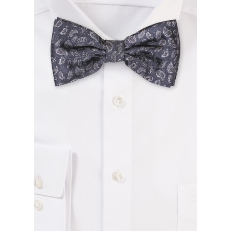Elegant Paisley Bowtie in Charcoal