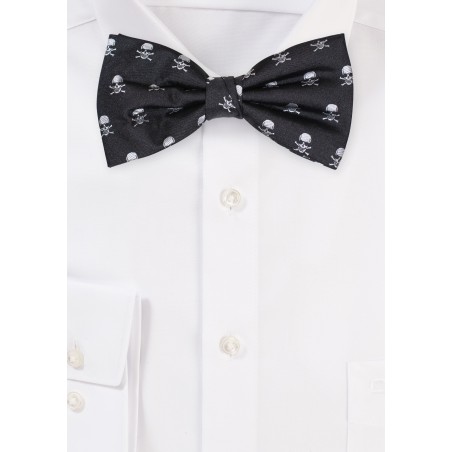 Skull and Crossbone Bowtie in Black