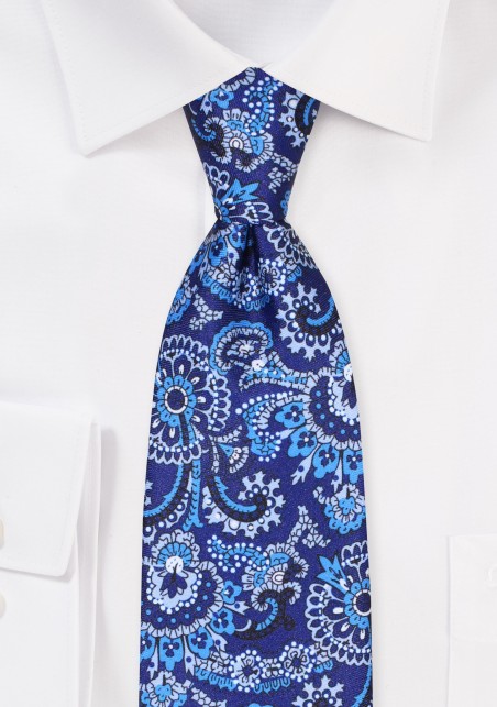 Intricate Paisley Print Tie in Shades of Blue